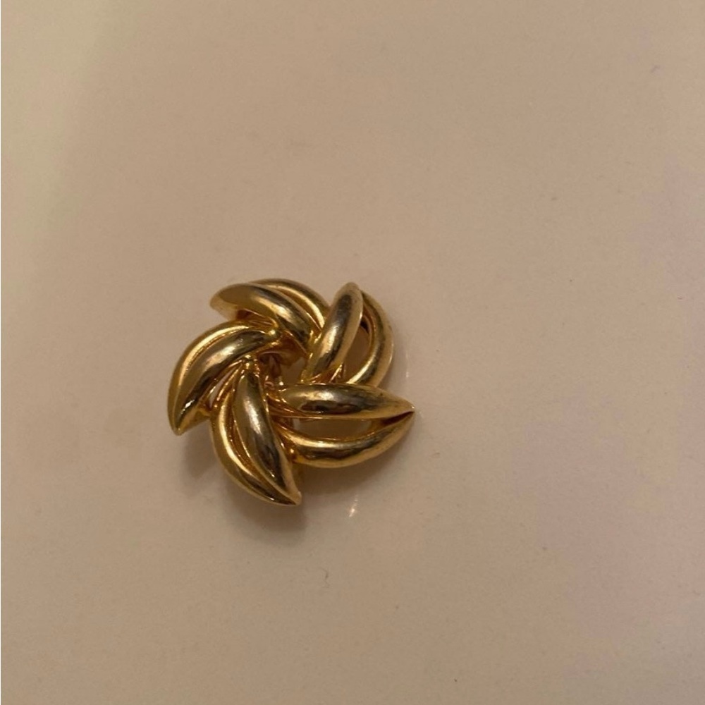 Gold Swirl Brooch